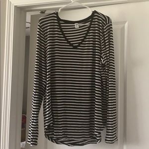 Black and white long sleeved top
